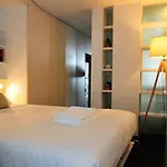 Lake View City Apartment With Free Parking